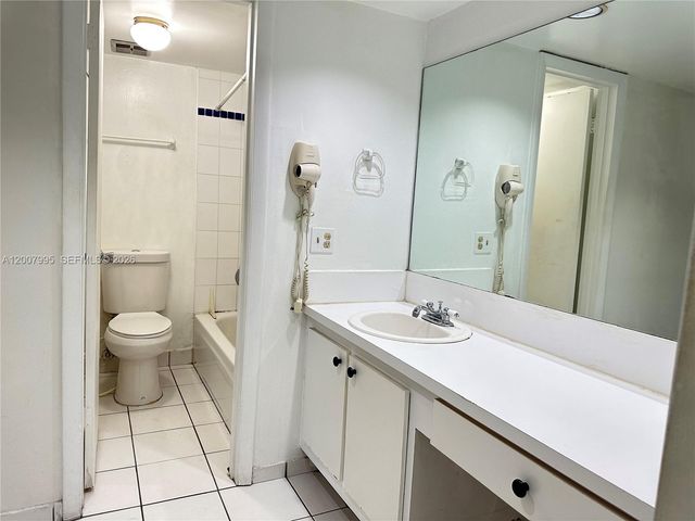 802 NW 87th Avenue 315, Miami, FL 33172