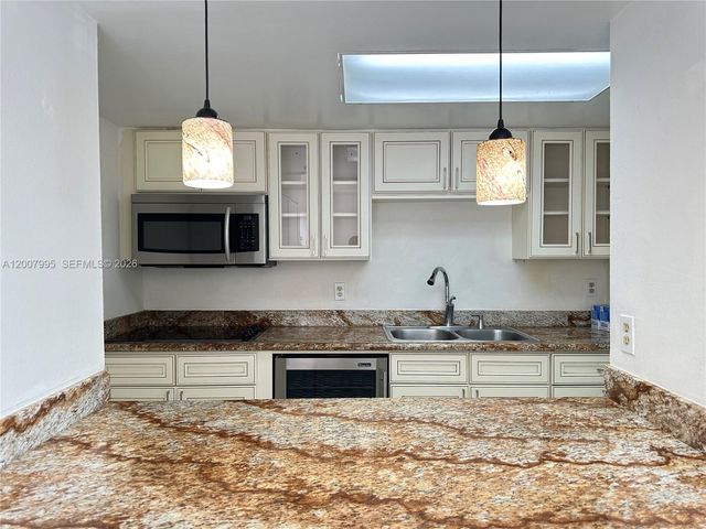802 NW 87th Avenue 315, Miami, FL 33172