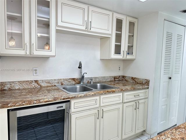 802 NW 87th Avenue 315, Miami, FL 33172