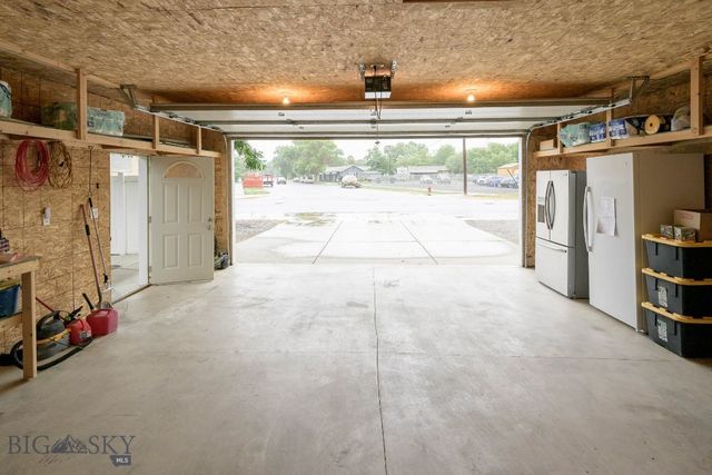 801 E 4th Street, Laurel, MT 59044