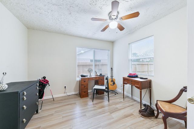 3102 S Peach Hollow Circle, Pearland, TX 77584