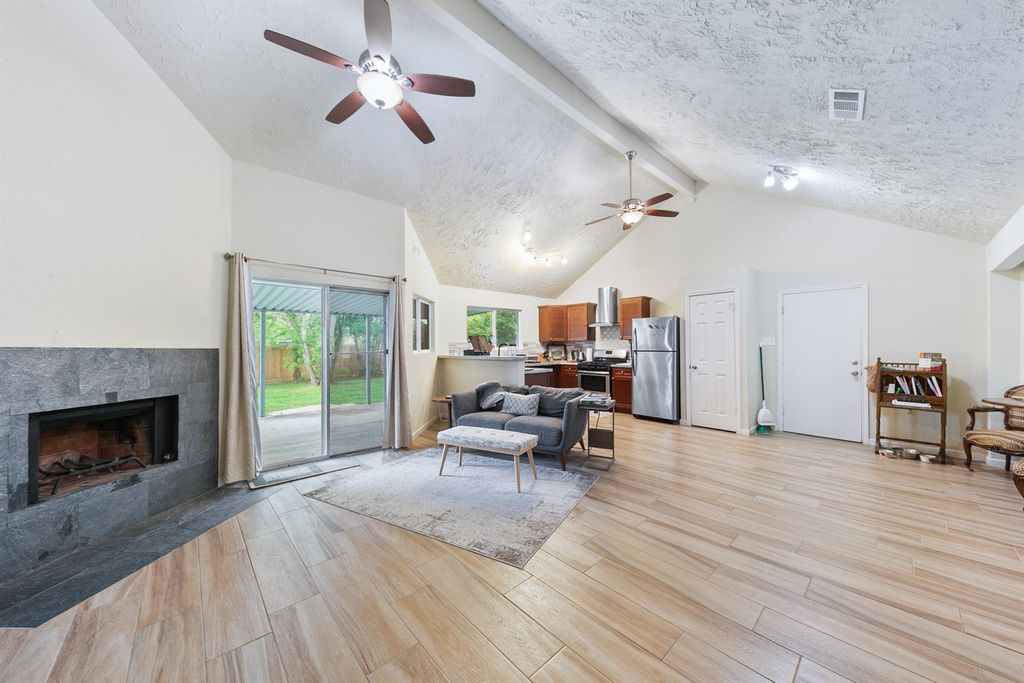 3102 S Peach Hollow Circle, Pearland, TX 77584