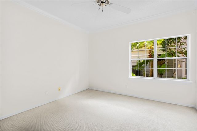 8861 Lakeside Circle, Vero Beach, FL 32963