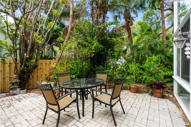 8861 Lakeside Circle, Vero Beach, FL 32963