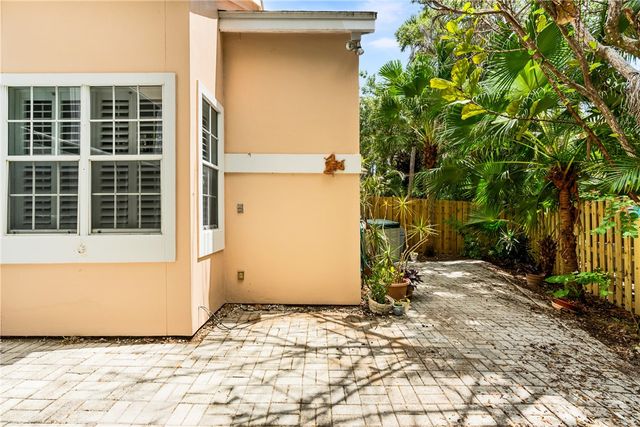 8861 Lakeside Circle, Vero Beach, FL 32963