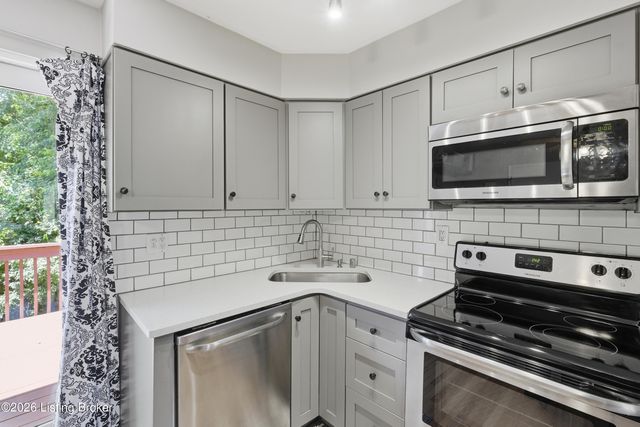 4101 Stoneview Dr 3, Louisville, KY 40207