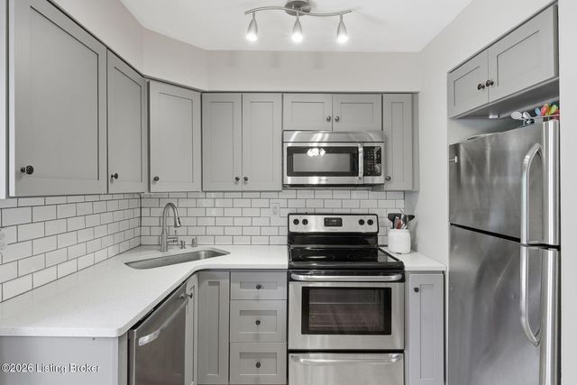 4101 Stoneview Dr 3, Louisville, KY 40207