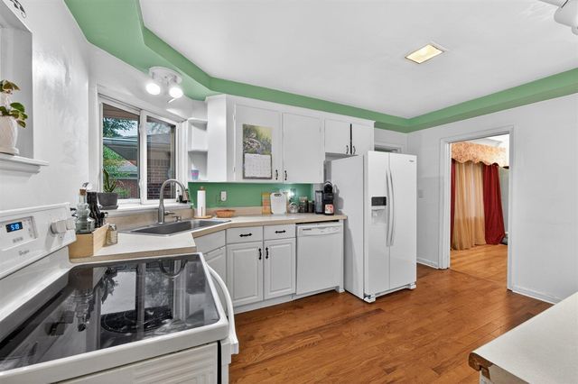 20036 Beech Daly, Redford, MI 48240