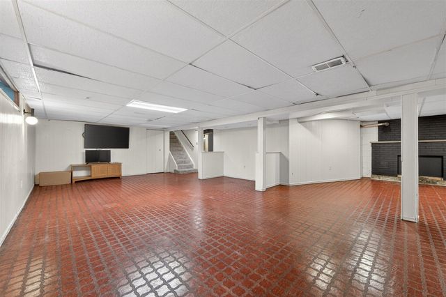 20036 Beech Daly, Redford, MI 48240