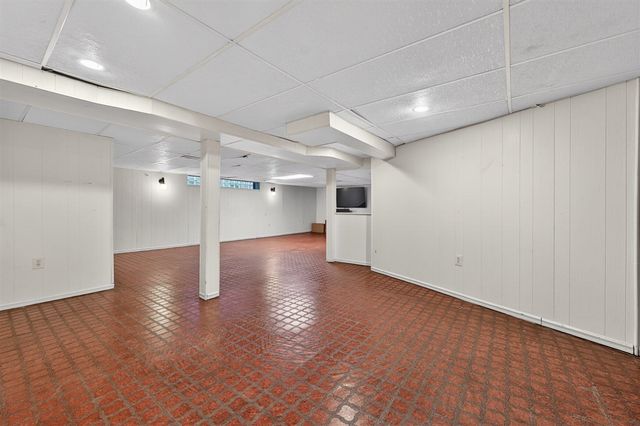 20036 Beech Daly, Redford, MI 48240