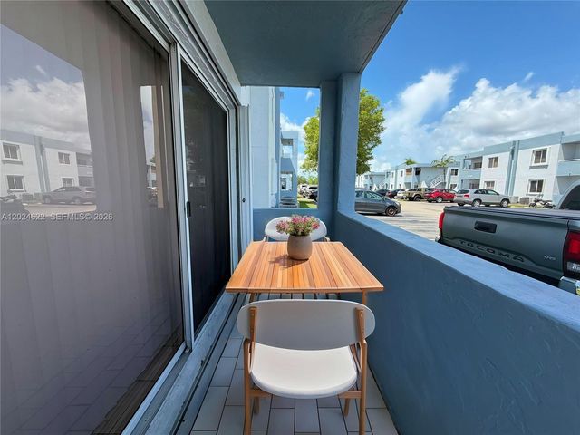 6207 SW 131st Ct 101, Miami, FL 33183
