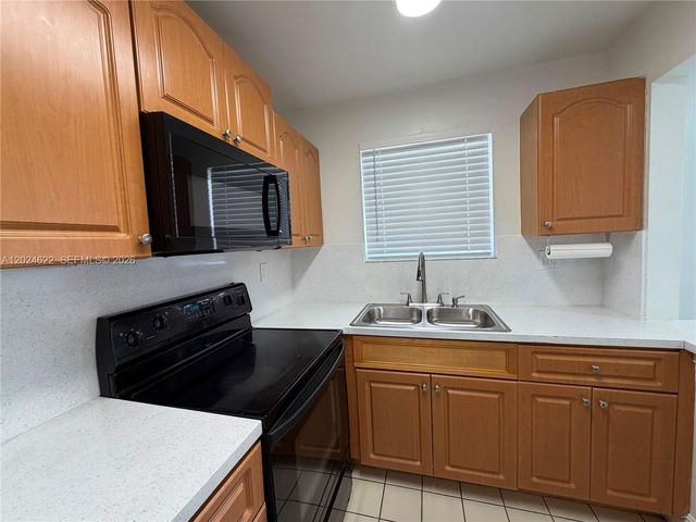 6207 SW 131st Ct 101, Miami, FL 33183