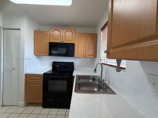 6207 SW 131st Ct 101, Miami, FL 33183