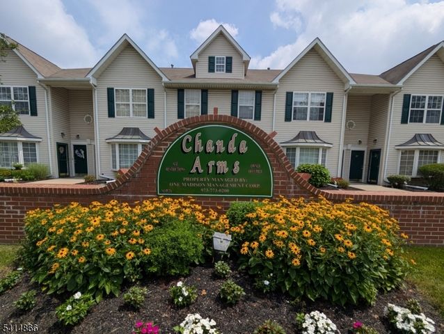 4 Chanda Ct, Clifton City, NJ 07012