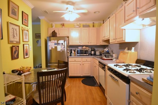 4 Chanda Ct, Clifton City, NJ 07012