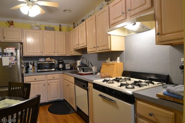 4 Chanda Ct, Clifton City, NJ 07012