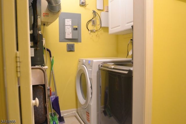 4 Chanda Ct, Clifton City, NJ 07012