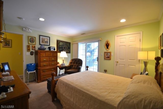 4 Chanda Ct, Clifton City, NJ 07012