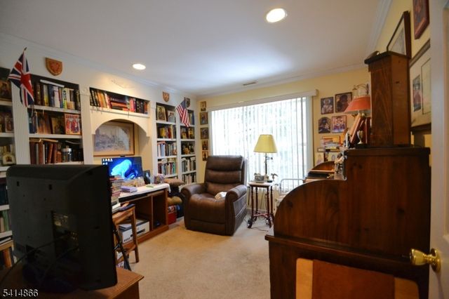 4 Chanda Ct, Clifton City, NJ 07012