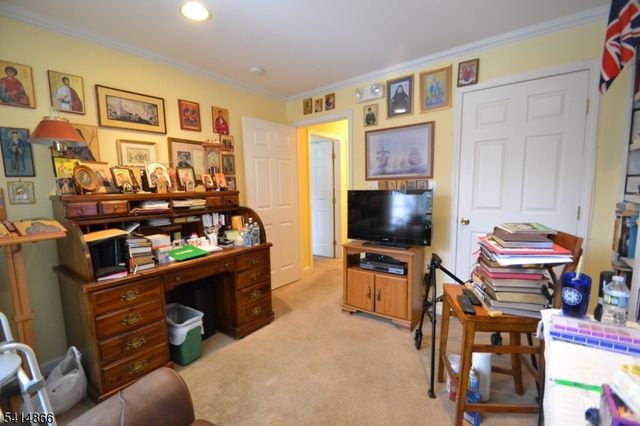 4 Chanda Ct, Clifton City, NJ 07012