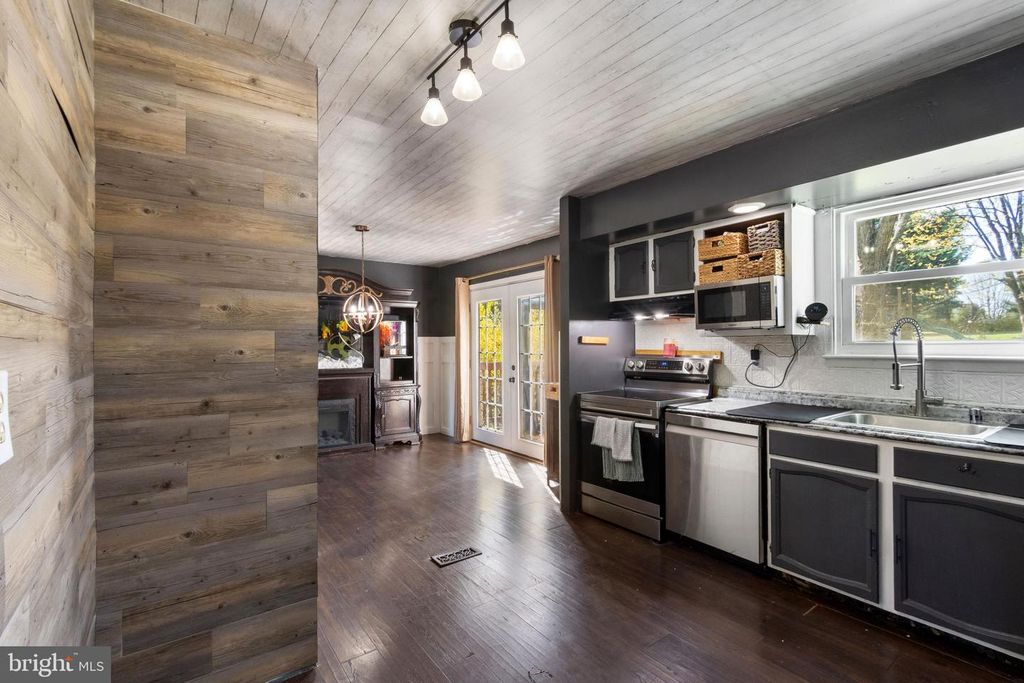 Image 10 of property listing at 2314 SANDEL LN, Westminster, MD 21157