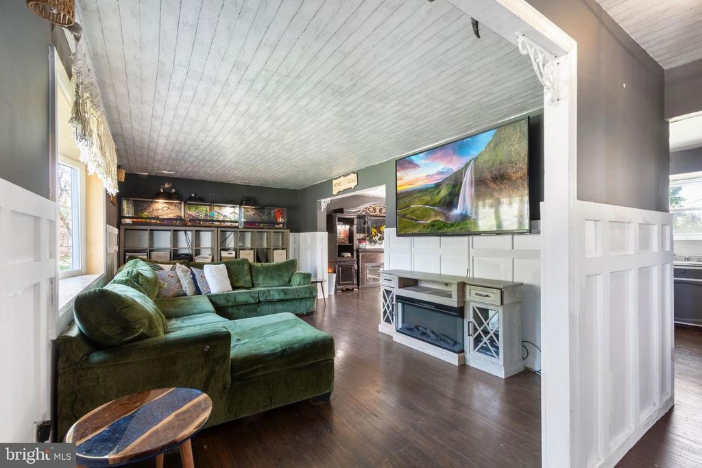 Image 4 of property listing at 2314 SANDEL LN, Westminster, MD 21157