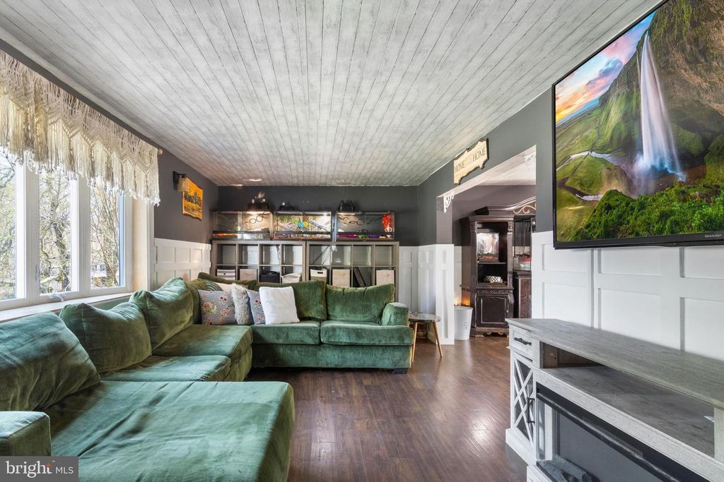 Image 5 of property listing at 2314 SANDEL LN, Westminster, MD 21157