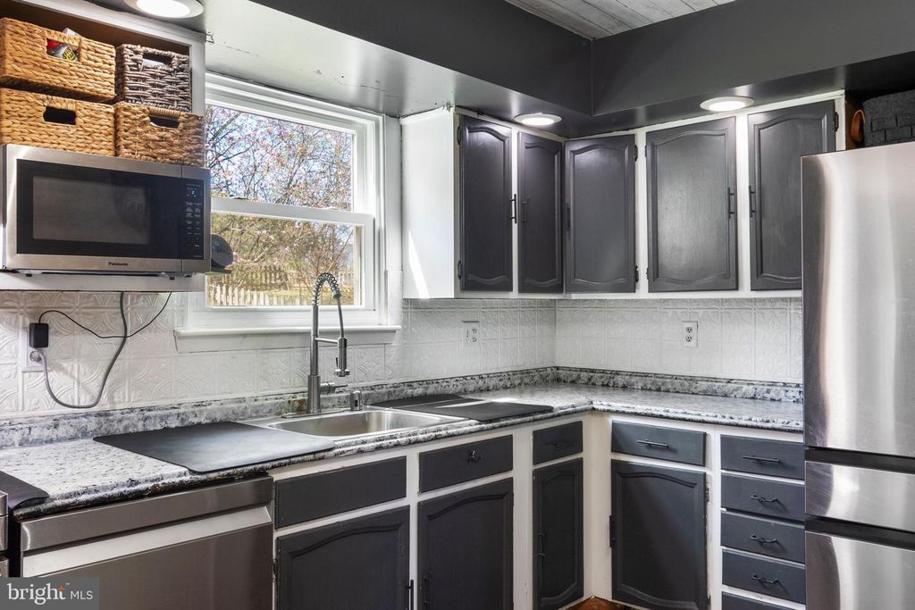 Image 9 of property listing at 2314 SANDEL LN, Westminster, MD 21157