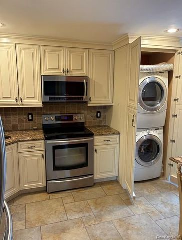 206 Farber Drive 206, West Babylon, NY 11704