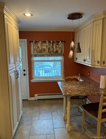 206 Farber Drive 206, West Babylon, NY 11704