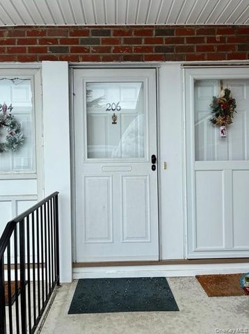 206 Farber Drive 206, West Babylon, NY 11704