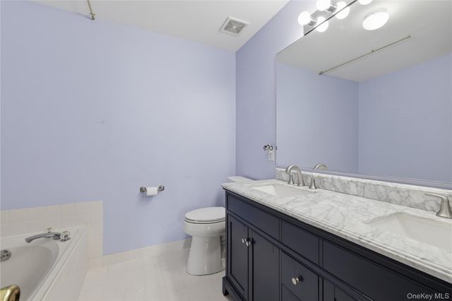 9 Shady Lane, Central Islip, NY 11722