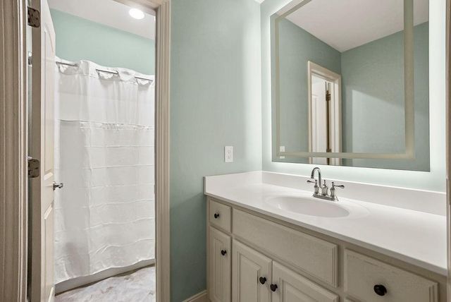 9005 W 161 Street, Overland Park, KS 66085