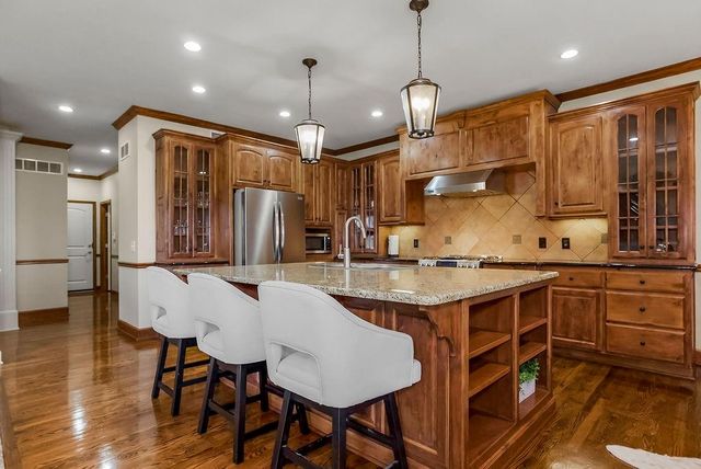 9005 W 161 Street, Overland Park, KS 66085