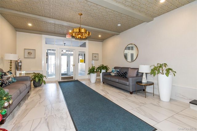 90 SCHENCK Avenue 3P, Great Neck, NY 11021