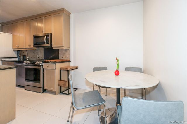 90 SCHENCK Avenue 3P, Great Neck, NY 11021