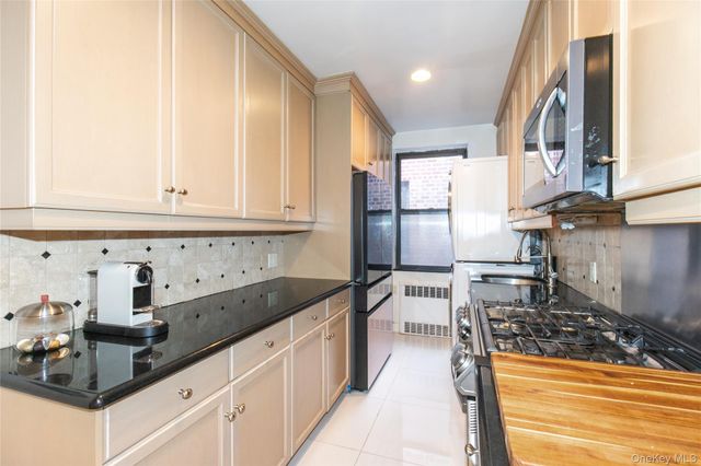 90 SCHENCK Avenue 3P, Great Neck, NY 11021