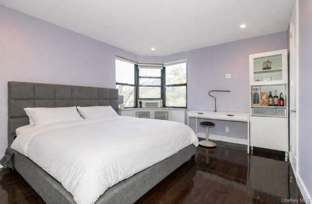 90 SCHENCK Avenue 3P, Great Neck, NY 11021