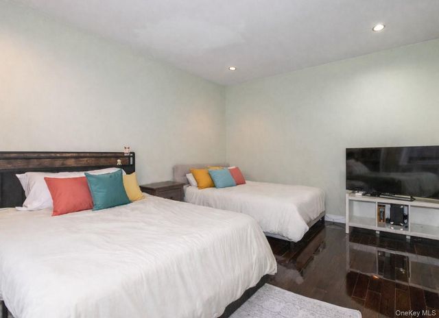 90 SCHENCK Avenue 3P, Great Neck, NY 11021