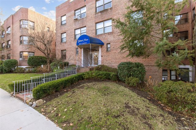 90 SCHENCK Avenue 3P, Great Neck, NY 11021