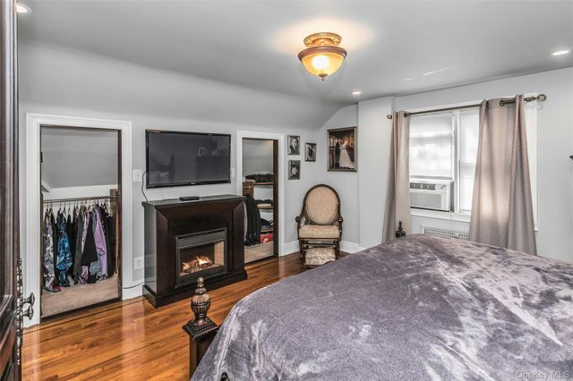 20 Voorhees Place, Malverne, NY 11565