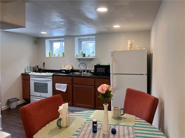 61 Pointview Rd, Brentwood, PA 15227