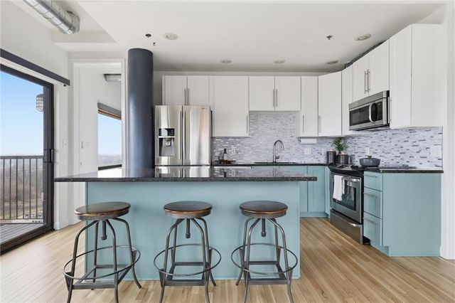 2940 Baltimore Avenue 1204, Kansas City, MO 64108