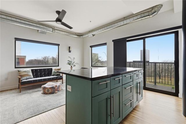 2940 Baltimore Avenue 1204, Kansas City, MO 64108