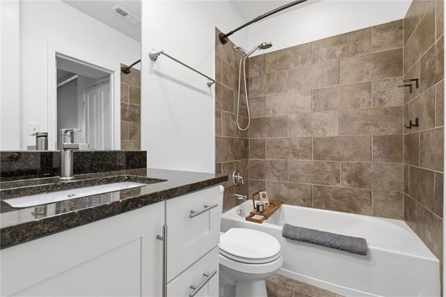 2940 Baltimore Avenue 1204, Kansas City, MO 64108