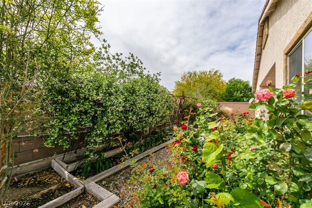 1617 Meadow Bluffs Avenue, Henderson, NV 89014