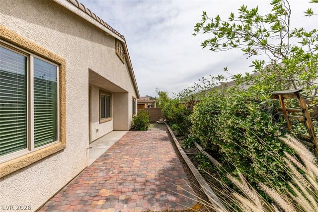 1617 Meadow Bluffs Avenue, Henderson, NV 89014