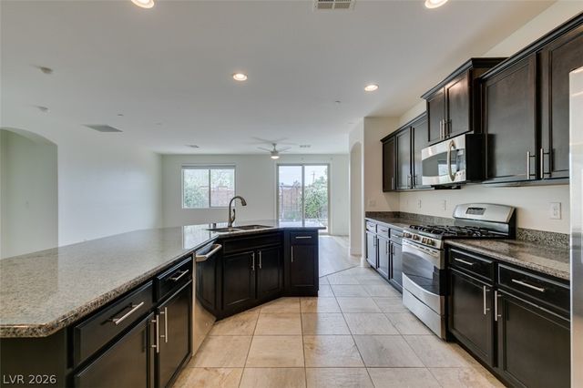 1617 Meadow Bluffs Avenue, Henderson, NV 89014