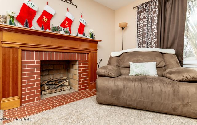 7805 Cedar Brook Dr, Louisville, KY 40219