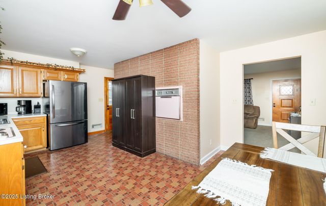 7805 Cedar Brook Dr, Louisville, KY 40219